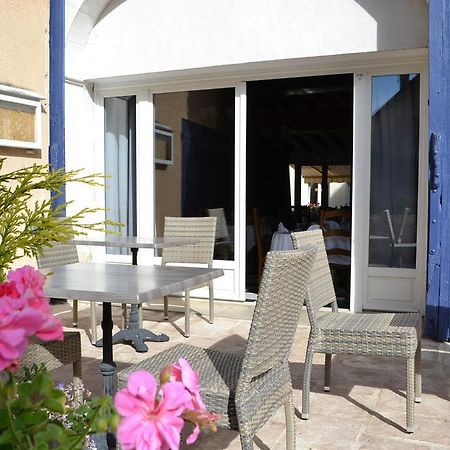 德源酒店 Druyes-les-Belles-Fontaines 外观 照片