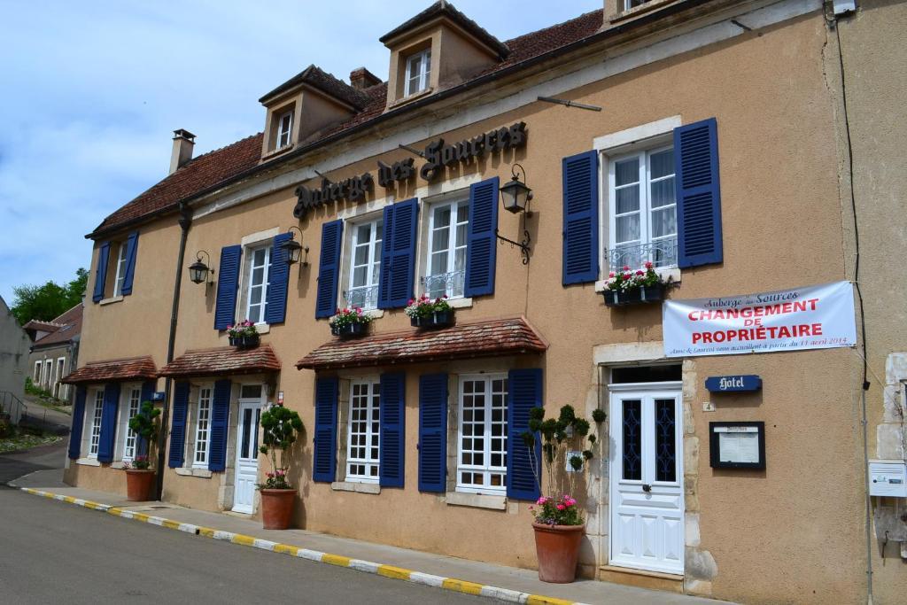 德源酒店 Druyes-les-Belles-Fontaines 外观 照片