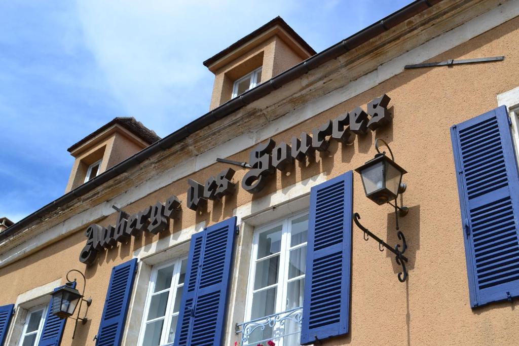 德源酒店 Druyes-les-Belles-Fontaines 外观 照片