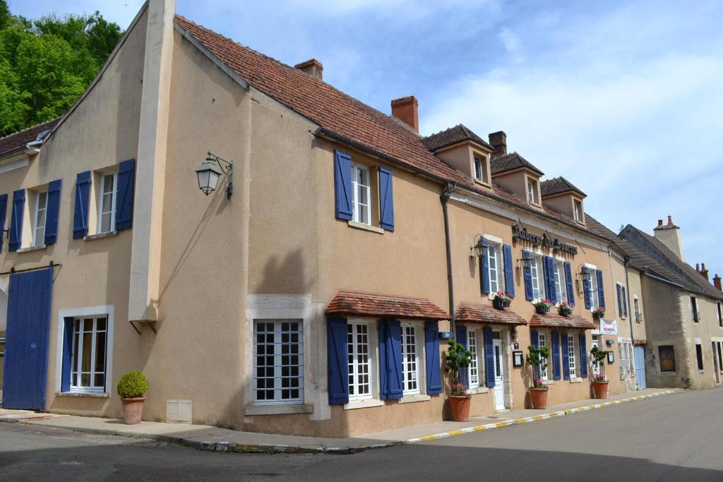 德源酒店 Druyes-les-Belles-Fontaines 外观 照片